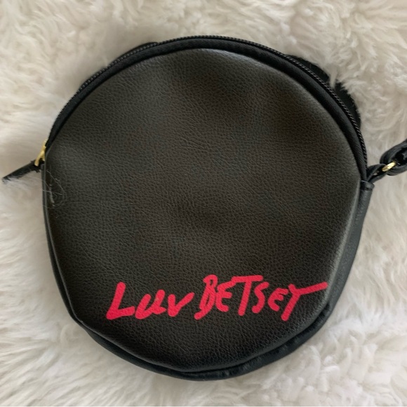 BETSY JOHNSON Luv Betsy 100% polyurethane Panda zip close wristlet VVGUC - Picture 2 of 9